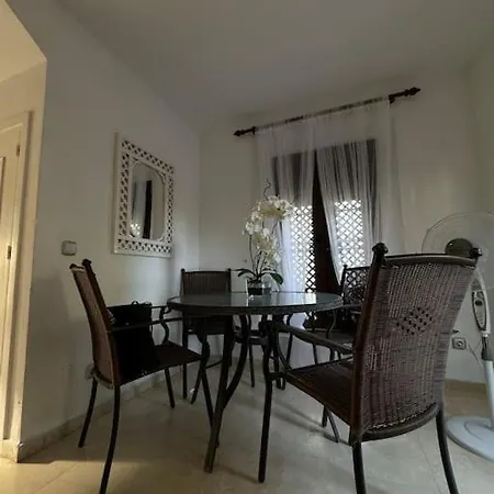 בית נופש Townhouse In Nueva Andalucia *